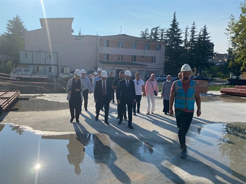 Valimiz Sayın Birol Ekici, Kırklareli Yeni Sağlık Kompleksi inşaatında devam eden çalışmaları yerinde inceledi.