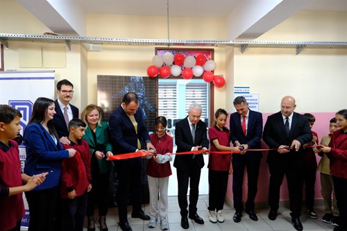 Vali Turan, TOKİ Ahmet Cevdet Paşa İlkokulu Bilgisayar Sınıfı Açılış Törenine katıldı…