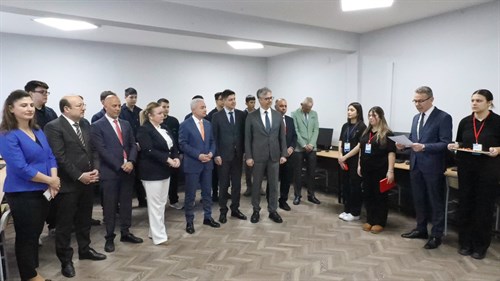 Vali Turan, Kırklareli Mimar Sinan Mesleki ve Teknik Anadolu Lisesi’nde oluşturulan Bilgisayar Laboratuvarının açılışına katıldı.