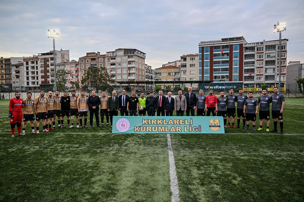 Vali Turan, 2025 Kurumlar Ligi Futbol Turnuvasının ilk santra vuruşunu yaptı…