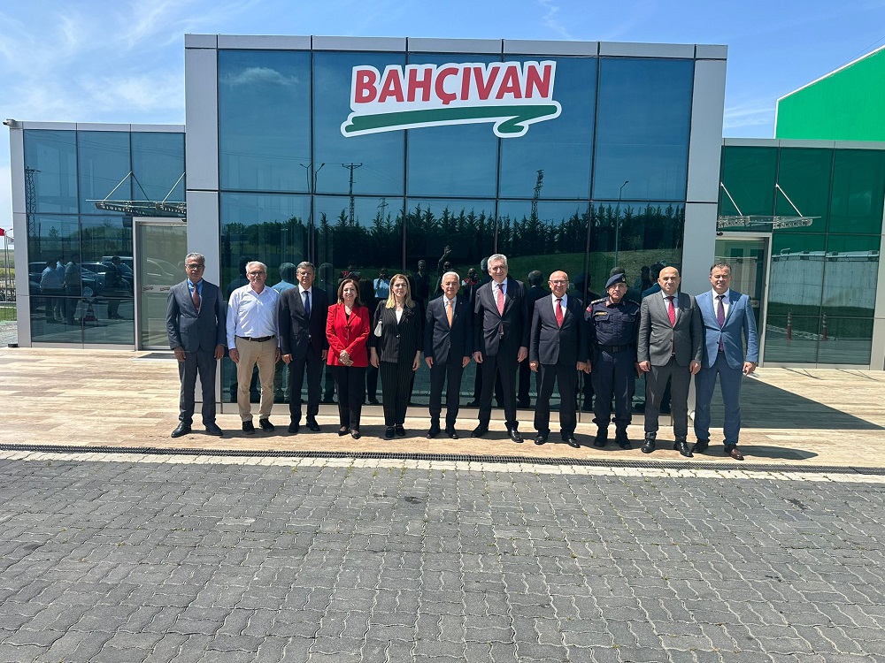 Vali Turan, Bahçıvan Gıda Üretim Tesislerini ziyaret etti.