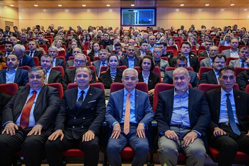 Vali Turan, "Kamu Hizmetlerinde Emanet, Liyakat ve Memnuniyet" konulu seminer programına katıldı…