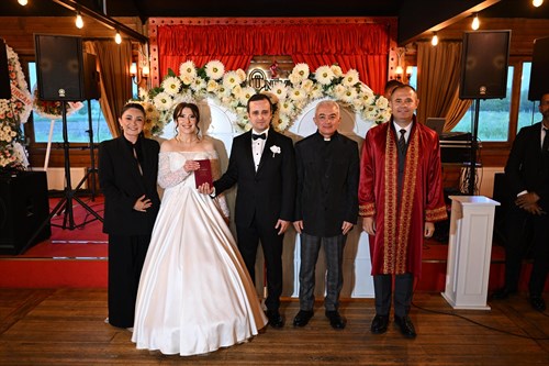 Vali Turan, Işıner & Gülden çiftinin düğün törenlerine katıldı…