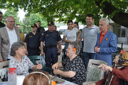 Vali Turan, Ramazan Yaman Huzurevi sakinleri ile bir araya geldi.